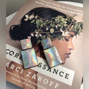 Beautiful iridescence tones.